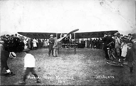1911 İngiltere hava postası taşıyan uçak